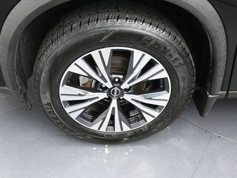 Used 2023 Nissan Rogue SV AWD/4WD image 9