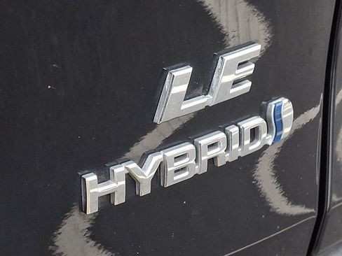 Used 2024 Toyota RAV4 LE AWD/4WD image 30