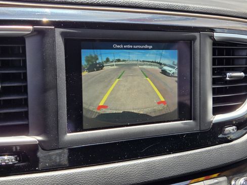 Used 2018 Chrysler Pacifica Touring Plus FWD image 18