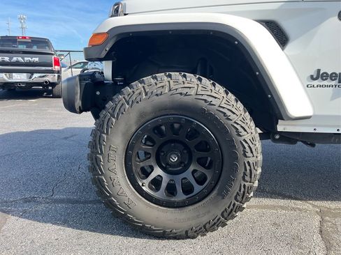 Used 2022 Jeep Gladiator Sport image 24