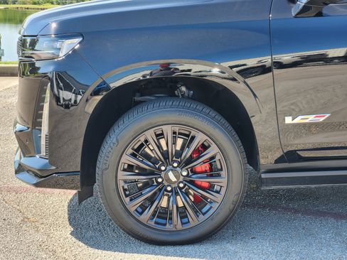 Certified 2024 Cadillac Escalade V w/ LPO, ONYX Package AWD/4WD image 28