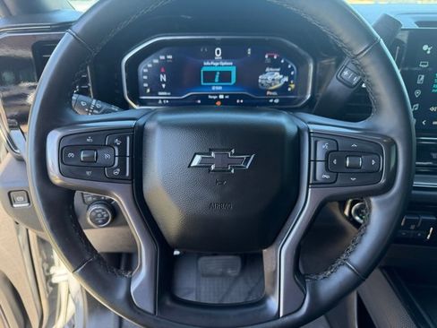 Used 2025 Chevrolet Silverado 2500 ZR2 w/ Technology Package image 14