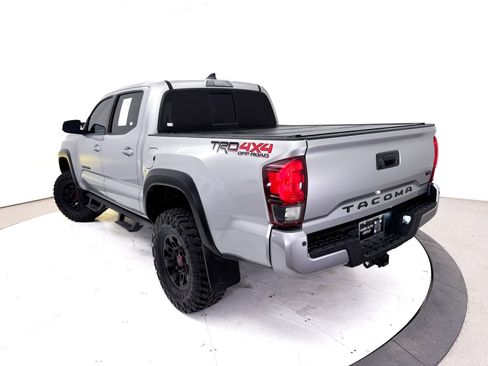 Used 2018 Toyota Tacoma TRD Off-Road w/ Technology Package AWD/4WD image 2