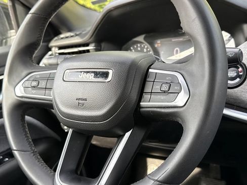 Used 2024 Jeep Compass Latitude AWD/4WD image 11