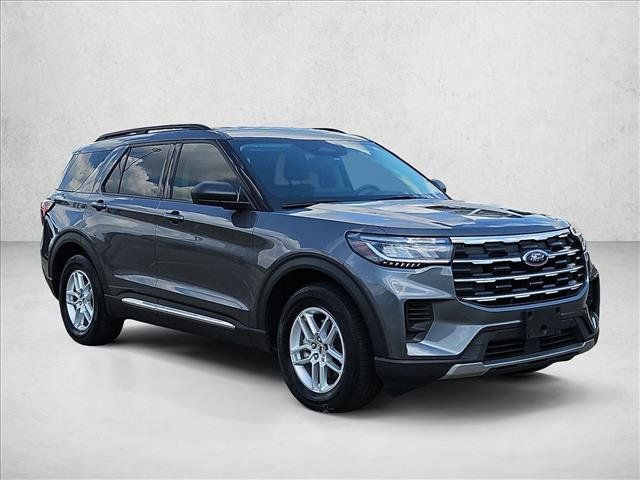 Used 2025 Ford Explorer Active RWD image 3