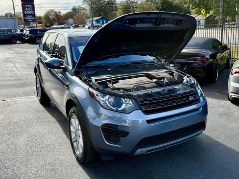 Used 2019 Land Rover Discovery Sport SE image 4