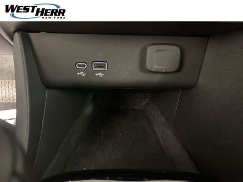 Used 2025 Buick Encore GX Sport Touring FWD image 6