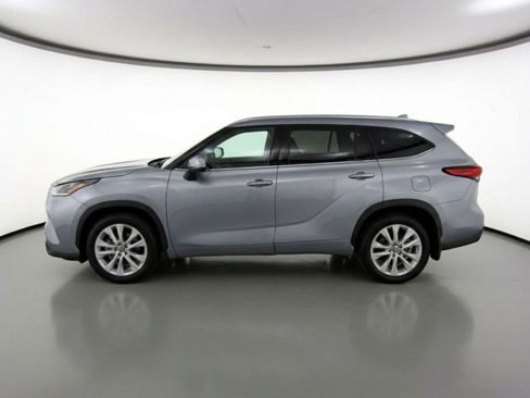 Used 2023 Toyota Highlander Limited image 3
