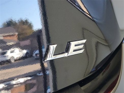 Used 2025 Toyota Camry LE image 10