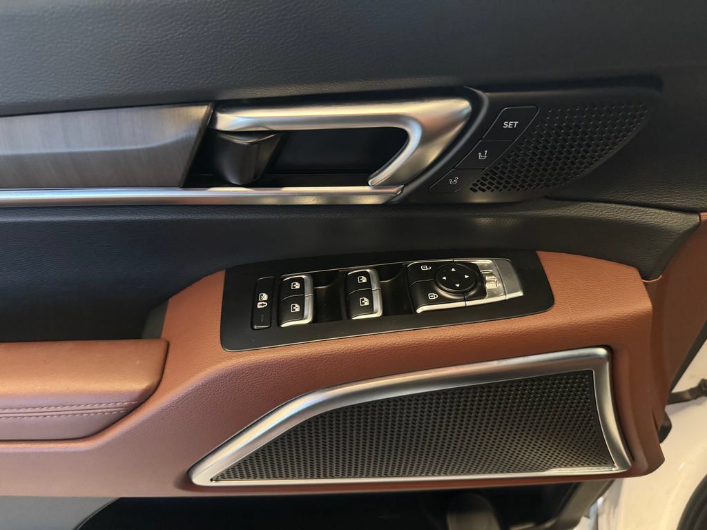 Used 2023 Kia Telluride AWD image 19