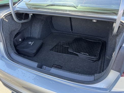 Used 2022 Volkswagen Jetta SE w/ Panoramic Sunroof Package FWD image 36