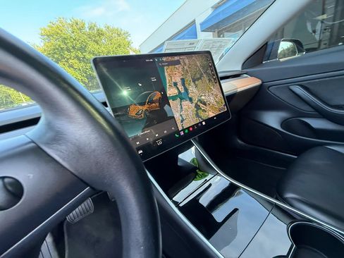 Used 2018 Tesla Model 3 Long Range AWD/4WD image 32