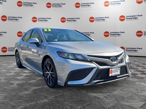 Used 2022 Toyota Camry SE image 1