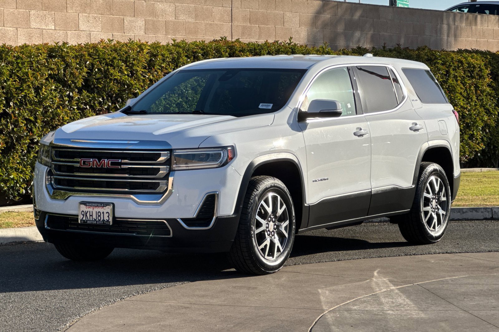 Certified 2023 GMC Acadia SLE w/ LPO, Cargo Package FWD image 8