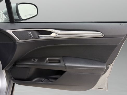 Used 2020 Ford Fusion SE image 29