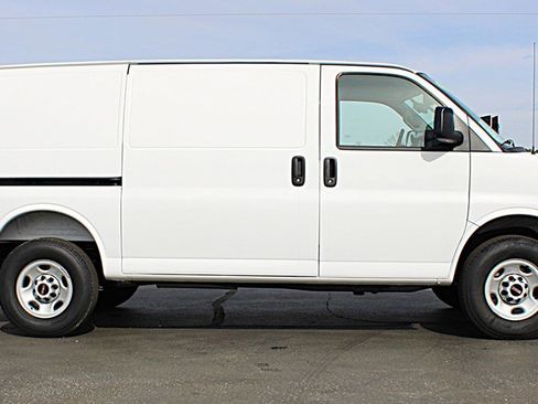 Used 2025 GMC Savana 2500 w/ Driver Convenience Package image 7