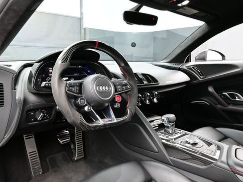 Used 2022 Audi R8 V10 w/ Premium Package image 4