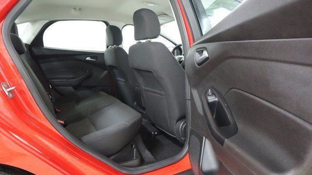 Used 2017 Ford Focus SE FWD image 11