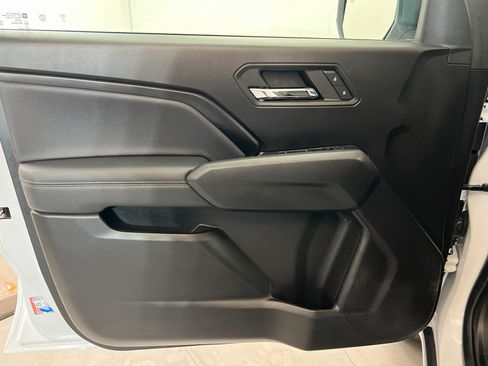 Used 2024 Chevrolet Colorado LT w/ LT Convenience Package III RWD image 15