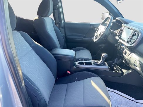 Used 2021 Toyota Tacoma TRD Sport w/ Technology Package image 26