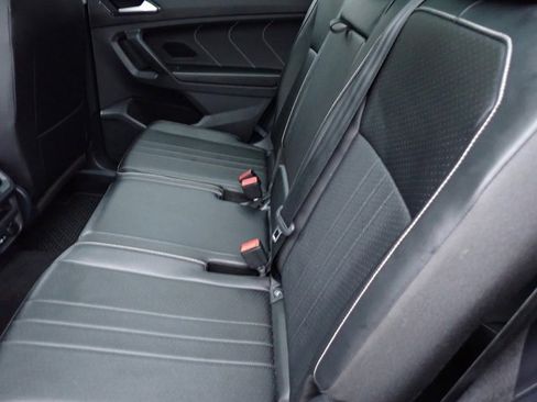 Used 2022 Volkswagen Tiguan SE image 17