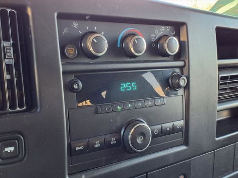 Used 2014 GMC Savana 2500 LT w/ LT Preferred Equipment Group image 9