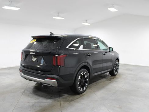 Used 2025 Kia Sorento EX w/ Panoramic Sunroof Package image 9