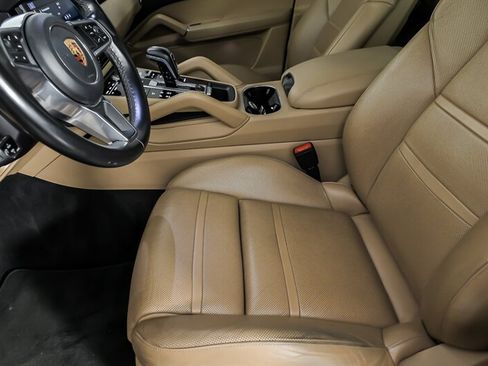 Used 2019 Porsche Cayenne AWD/4WD image 16