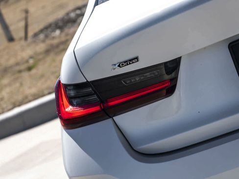 Used 2025 BMW 330i xDrive Sedan w/ Premium Package image 26