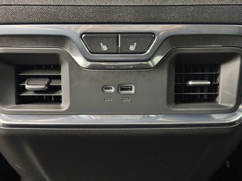 Used 2025 GMC Sierra 3500 Denali w/ Denali Reserve Package image 19