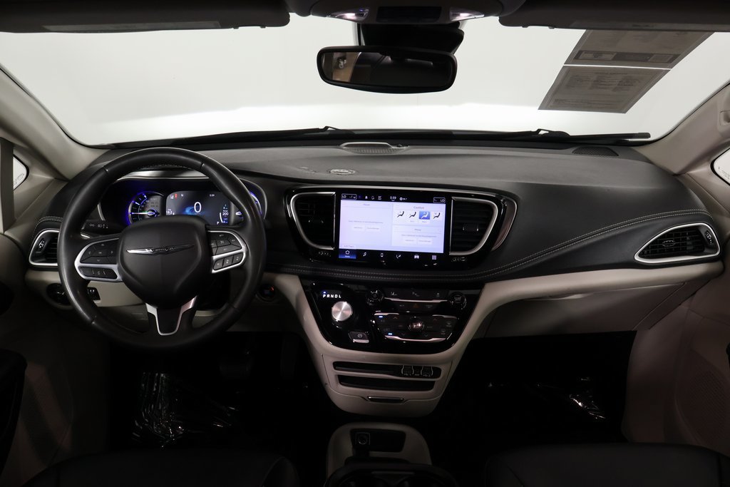 Used 2023 Chrysler Pacifica Touring-L FWD image 8