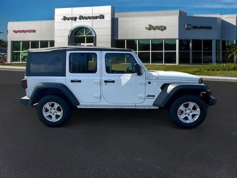 Used 2023 Jeep Wrangler Sport S image 9