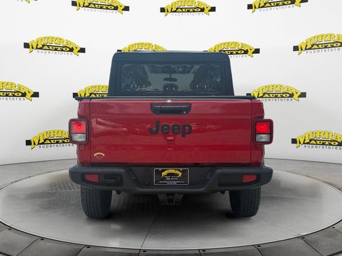 Used 2023 Jeep Gladiator Sport AWD/4WD image 4