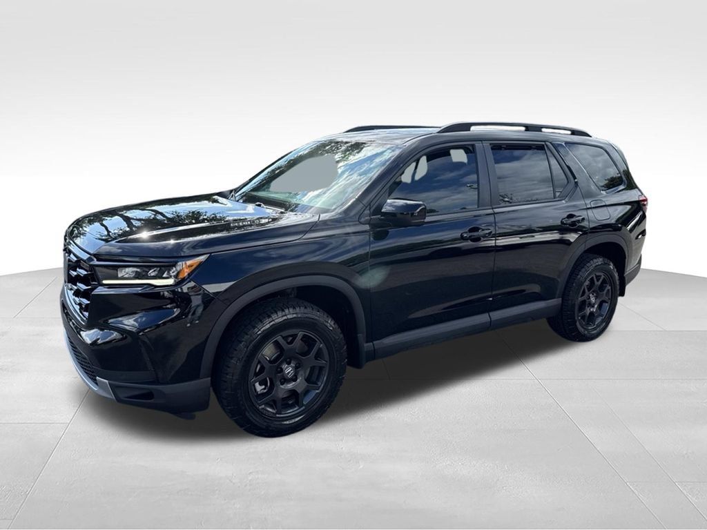 Used 2025 Honda Pilot TrailSport image 3