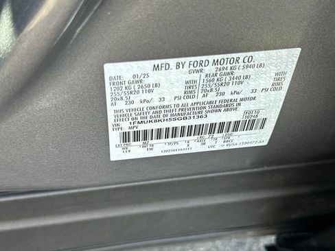Certified 2025 Ford Explorer ST-Line AWD/4WD image 29