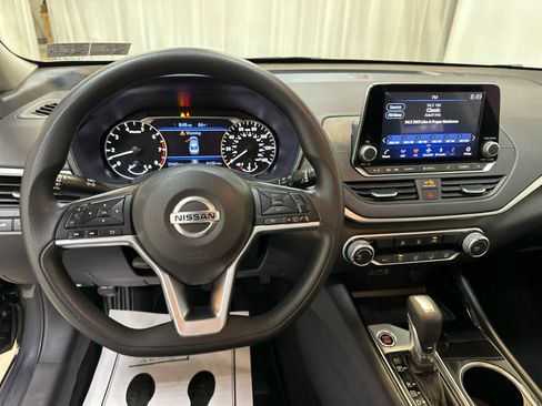 Certified 2021 Nissan Altima 2.5 SV image 3