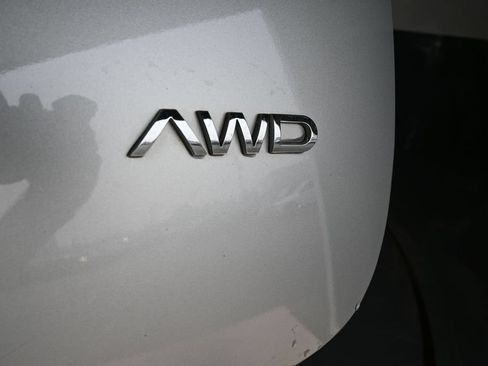 Used 2005 Chevrolet Equinox LT w/ Preferred Equipment Group AWD/4WD image 18