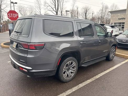 Used 2024 Jeep Wagoneer Series II w/ Flexible Seating Group image 3