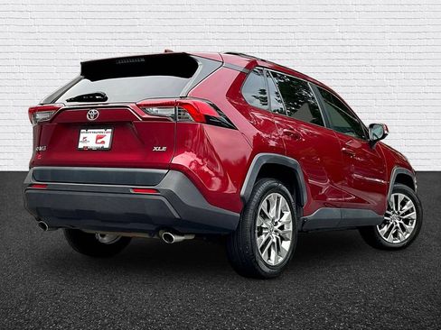 Used 2020 Toyota RAV4 XLE Premium FWD image 6