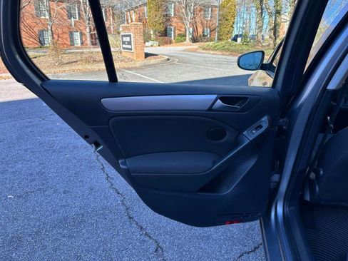 Used 2011 Volkswagen Golf 4-Door FWD image 16