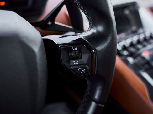 Used 2018 Lamborghini Aventador S image 60