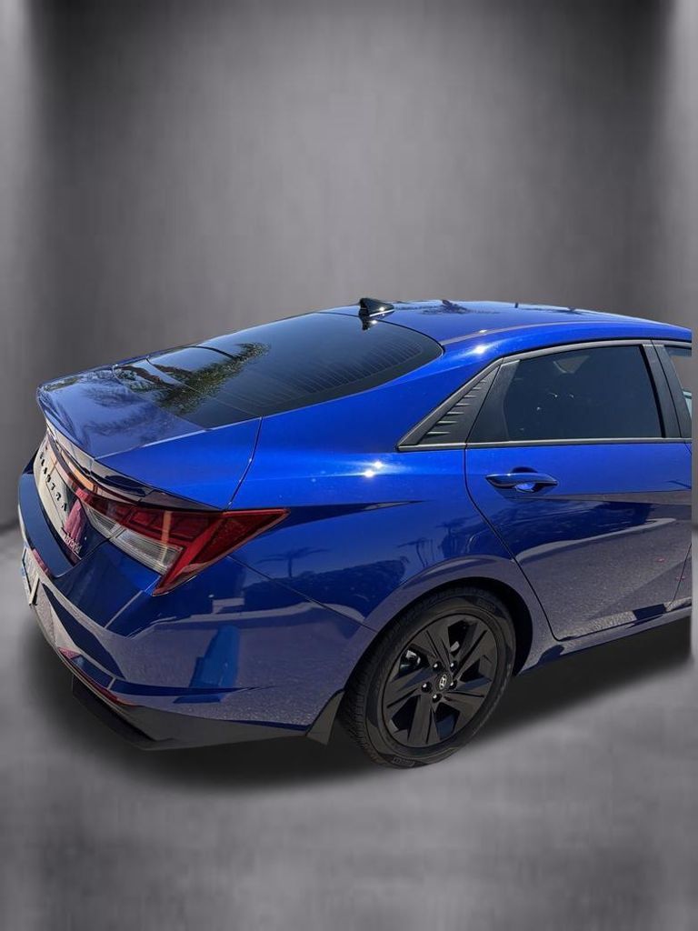 Certified 2023 Hyundai Elantra Blue FWD image 14