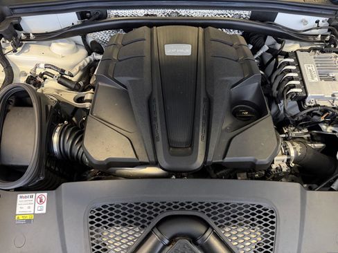 Certified 2023 Porsche Macan S image 27