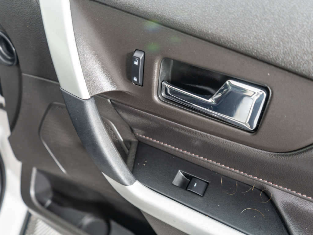 Used 2013 Ford Edge SEL AWD/4WD image 9