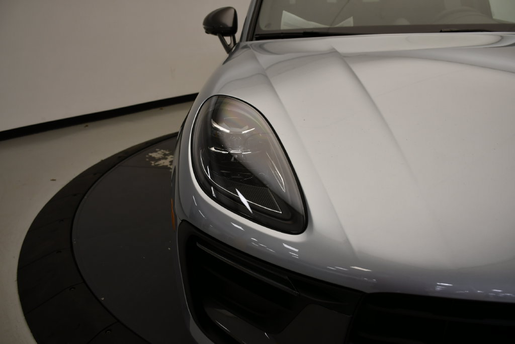 Certified 2026 Porsche Macan Turbo AWD/4WD image 14