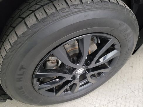 Used 2018 Nissan Rogue SV w/ Premium Package AWD/4WD image 31
