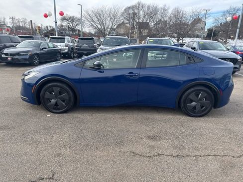 Used 2024 Toyota Prius Prime SE image 4