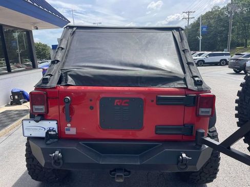 Used 2017 Jeep Wrangler Unlimited Sahara w/ Connectivity Group AWD/4WD image 10