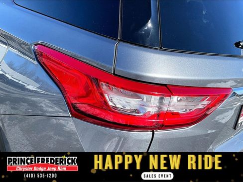 Used 2020 Chevrolet Traverse LT w/ Driver Confidence II Package image 24