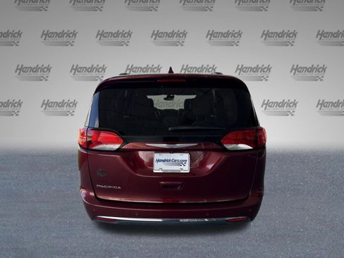 Used 2017 Chrysler Pacifica Touring-L Plus w/ Advanced Safetytec Group FWD image 8